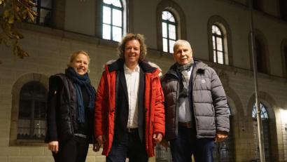 Bild: Matthias Bäumler
Stefan Frank (Mitte) will auf den Chefsessel im Rathaus. Ortsvereinsvorsitzende Christine Lauterbach und Fraktions-Chef Konrad Scharnagl wollen ihren Kandidaten voll unterstützen.