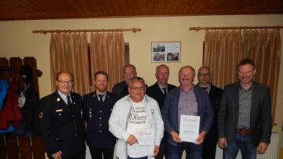 Bild: exb
Die Feuerwehr Hiltersdorf ehrt langjährige Mitglieder (von links): Kreisbrandinspektor Hubert Blödt, Vorsitzender Herbert Heldmann, Gerhard Gerhard, Bernhard Wirth, Berthold Heldmann, Hans Meyer, Markus Schwarz und Bürgermeister Alwin Märkl.