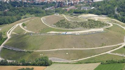 Bild: ge
Sulzbach-Rosenberg hat ein enormes Potenzial, zu dem sicher auch der Schlackenberg gehört. Dieser wird bis auf einige Führungen eher sehr spärlich genutzt. Neue Nutzungsformen dieser größten sanierten Deponie Bayerns sind jetzt Bestandteil des neuen Stadtmarketing-Konzeptes.