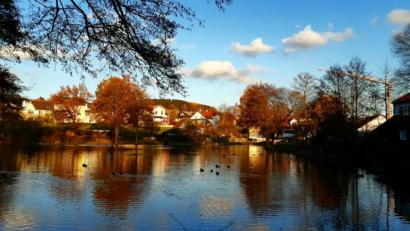 Bild: exb/Ernst Meindl
Die herbstliche Stimmung am Marktweiher in Oberviechtach hat Ernst Meindl eingefangen.