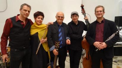 Bild: hka
Ein besonderes Klangerlebnis bot die Gruppe Massel Tov in der alten Synagoge (von links): Harald Starken, Tatjana Mischenko, Zarko Mrdjanov, Steffen Müller und Florian Ewald.