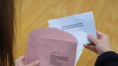 Bild: benjamin.tietz@oberpfalzmedien.de
Knapp 280 Schmidgadener haben per Briefwahl bereits darüber abgestimmt, ob sie künftig einen hauptamtlichen Bürgermeister haben wollen. Für die restlichen Wahlberechtigten sind am Sonntag von 9 bis 16 Uhr vier Wahllokale eingerichtet.