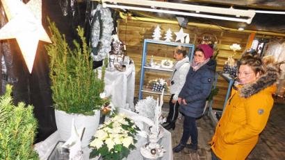 Bild: hai
Das Angebot an weihnachtlicher Deko war groß, die Qual der Wahl daher auch.