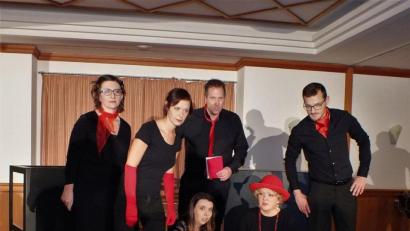 Bild: Stefanie Bär
"Die cool y Narrischen" in Aktion: Im Landgasthof Aschenbrenner in Paulsdorf hatte das Ensemble einen viel beklatschten Auftritt.