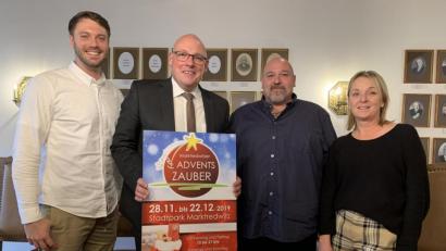 Bild: fph/Matthias Bäumler
Dominik Hartmann, Oliver Weigel, Martin Fuhrmann und Susanne Menzel (von links) freuen sich auf den Weihnachtsmarkt. In einem Pressegespräch informierten sie auch über Neuerungen.