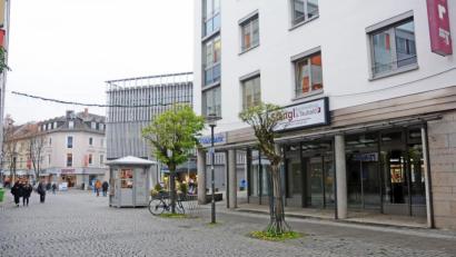 Bild: gabriele Schönberger
Die Räume der früheren Buchhandlung Stangl sind leer. Von einem Leerstand kann aber keine Rede sein, da eine neue Nutzung bereits feststeht. Hier zieht das Kaufhaus Witt ein.
