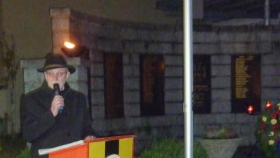Bild: tja
Der Volkstrauertag bedeutet nicht nur Trauer, er ist Weckruf und Mahnung zur Verteidigung von Demokratie und Frieden“, betonte Bürgermeister Georg Köppl.
