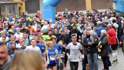 Bild: ref
436 Läufer starteten 2018 beim Silvesterlauf in Amberg, so viele wie seit 20 Jahren nicht mehr.