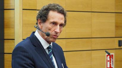 Bild: Bühner
Prominenter Redner in Weiden: Philosoph und ehemaliger Staatsminister Professor Julian Nida-Rümelin spricht in der OTH.