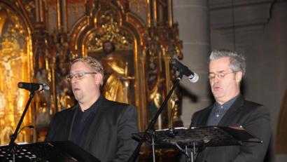 Bild: ads
Die professionellen Sänger Marcus Weigl (links) und Klaus Wenk (rechts) bewiesen als Solisten und im Duo ausgezeichnete gesangliche Leistungen.