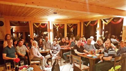 Bild: enz
Zu einer Nachbesprechung des Ferienprogramms 2019 trafen sich im Minigolfstüberl die Beteiligten