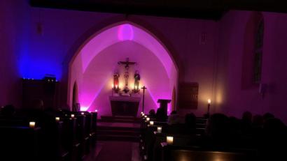 Bild: wku
Eine ganz besondere Atmosphäre herrscht beim Gottesdienst am Buß- und Bettag in Hirschau.