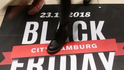 Bild: Bodo Marks
Zahlreiche Händler feiern am Black Friday mit speziellen Aktionen und Sonderrabatten den Auftakt des Weihnachtsgeschäfts.