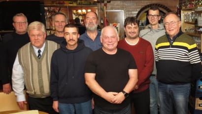 Bild: Dobmeier
Die Baugenossenschaft "Kriegersiedlung" mit Aufsichtsrat und Vorstand nach den Ergänzungswahlen mit Vorstandssprecher Christian Würl (Dritter von rechts) und dem Aufsichtsratsvorsitzenden Alfons Klinke (Dritter von links).