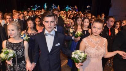 Bild: Kunz
Die Polonaise ist immer wieder der Höhepunkt eines jeden Abschlussballs.
