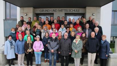 Bild: sne
Ein Wiedersehen nach 60 Jahren feierte der Jahrgang 1958/59 in Grafenwöhr. Stolze 51 ehemalige Schulkameraden sind zu dem Treffen gekommen.