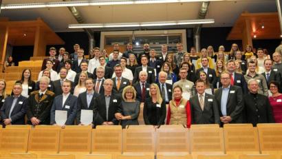 Bild: Wiesel/OTH Amberg-Weiden/exb
Für das Deutschlandstipendium-Förderjahr 2019/2020 werden 47 Stipendiatinnen und Stipendiaten von Unternehmen, Stiftungen und Vereinen unterstützt.