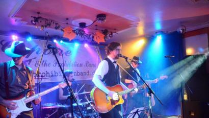 Bild: Kunz
"Capone & Prohibition Band" begeistern einmal mehr auf der "Live Stage".