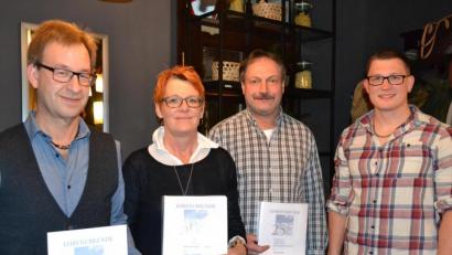 Bild: pz
Die geehrten Mitarbeiter der Firma Haustechnik Hopf (von links) Alexander Ott, Claudia Reichenberger, Franz Eckstein und Geschäftsführer Martin Schneider.