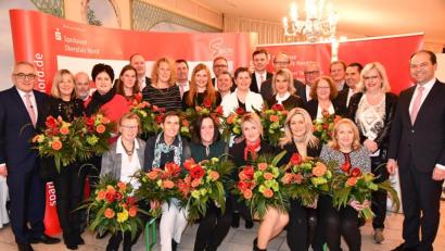 Bild: Kunz
Treue Mitarbeiter sind das Kapital der Sparkasse. Deshalb werden sie besonders geehrt.