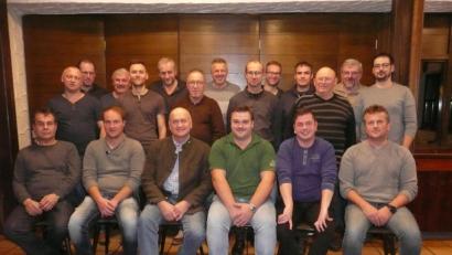 Bild: amö
Die Christliche Wählergruppe Kulz hat ihre Kandidaten für die Kommunalwahl im nächsten Jahr bestimmt. Spitzenmann bleibt Walter Schauer (sitzend, Dritter von links): Der amtierende Bürgermeister möchte sein Amt verteidigen.