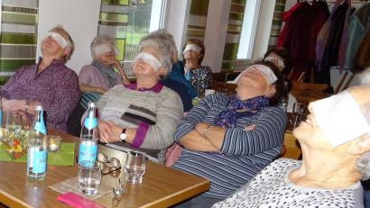 Bild: bö
Zur Nachahmung von Evelin Hensel vom Kneipp-Verein Amberg empfohlen: Kalt oder warm aufgelegte Kompressen mit Kräutern und anderen Substanzen angereichet tragen zur Entspannung bei.