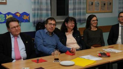 Bild: gf
Die seelische Gesundheit alter Menschen liegt ihnen am Herzen und deswegen engagieren sie sich für den Verein SEGA (von links): Beisitzer Martin Reinhard, Schriftführer Günther Frieser, Vorsitzender Klaus Gebel, Schatzmeisterin Angelika Bär, die neue Beisitzerin Christine Hecht, Justiziar Adam Mainka und Geschäftsstellenleiterin Sonja Oleson.