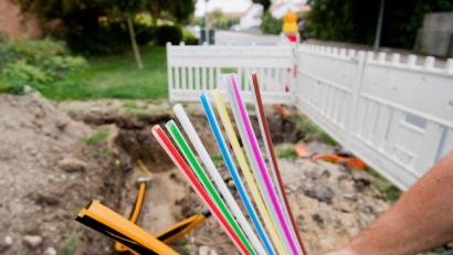 Symbolbild: Julian Stratenschulte/dpa
Auf Draht sein ist nicht nur komfortabel, sondern für Unternehmen ein Wettbewerbsvorteil. Etzenricht weist auf eine hohe Abdeckung mit schnellem Internet hin.