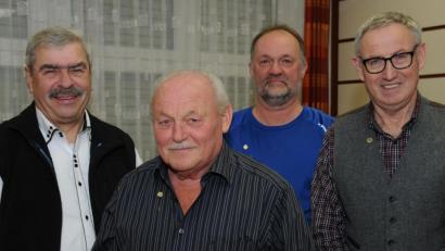 Bild: gf
Reinhard Ott (links), Kreisvorsitzender des Verbands Wohneigentum, mit den Geehrten (weiter von links): Udo Steinborn, Rudolf Hopf und Norbert Wasner.