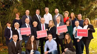 Bild: exb/Fotostudio Koch 
24 Kandidaten bewerben sich auf der Liste der SPD um einen Sitz im Gemeinderat. Angeführt wird sie von Bürgermeister Harald Bemmerl.