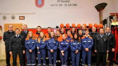 Bild: fdl
Fachkreisbrandmeister Ausbildung, Roland Kolbeck (von links), die Schiedsrichter Horst Kellner und Christoph Erras, Jugendwart Klaus Schlosser, Kreisbrandinspektor Martin Schmidt, 2. Kommandant Christian Lenk und Kreisbrandmeister Marco Weiß gratulieren den Teilnehmern zu den guten Leistungen.