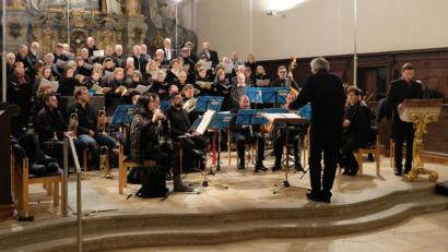 Bild: exb
Die Kantorei Weiden unter Leitung von Hanns-Friedrich Kaiser begeistert das Publikum.