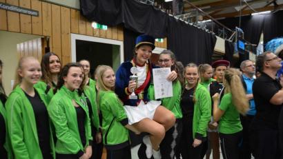 Bild: exb
Freude bei den Aktiven der Tanzgruppe Grün-Weiß: Tanzmariechen Sophie Last glückte ein erster Platz beim Tanzturnier in Oberfranken.