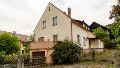 Bild: Hösamer
Statt dieses Hauses an der Fliederstraße soll ein großer Wohnblock entstehen. Solche Vorhaben sind der Auslöser dafür, dass der Planungsausschuss nun einen Bebauungsplan aufstellte.