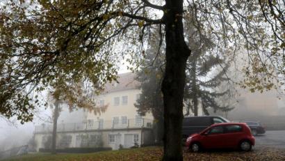 Bild: Stephan Huber
Nach einer längeren Pause nimmt die Diskussion rund um die Sanierung der Bergwirtschaft jetzt wieder an Fahrt auf. Während die IG Unser Berg eine vermeintliche Alternative zu Investor Michael Fellner präsentiert, verweist der Gewerbebau-Geschäftsführer auf das Ergebnis des Wettbewerbs.
