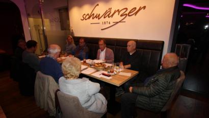 Bild: bjp
Den Marterln im Stadtgebiet will der Förderverein für kirchliche und soziale Zwecke mehr Aufmerksamkeit widmen. Mit im Bild ist Vorsitzender Werner Walberer (Dritter von rechts)