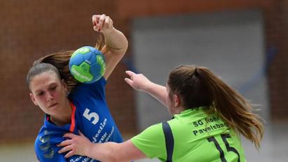 Archivbild: af
Tamara Hauer (links, im Spiel gegen die SG Rohr/Pavelsbach) erzielte fünf Tore bei der knappen Weidener Niederlage bei der HSG Naabtal.