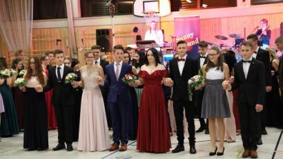 Bild: akp
Die Tanzschüler aus den neunten Klassen eröffneten mit einer Polonaise und einem Walzer die Ballnacht.
