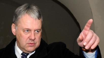 Bild: Stephan Huber
Sprecher Richard Reisinger zeigt für die Landräte, wo's langgehen soll.