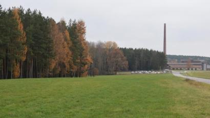 Bild: bnr
Auf der freien Fläche vor dem Werksgelände der Firma Buchtal will ein Investor eine Photovoltaik-Freiflächenanlage errichten. Die ersten Planungsschritte werden in die Wege geleitet.