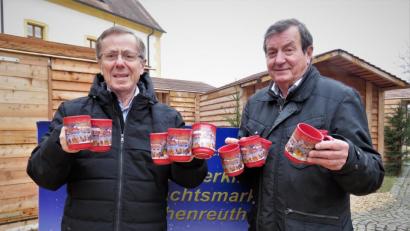 Bild: ubb
8000 neue Glühweinbecher werden auch diesmal wieder verteilt. Das Motiv ist das Landratsamt, der Becher hat. wie jedes Jahr, die gleiche Farbe wie die Weihnachtsmarktbeleuchtung.