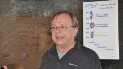 Bild: ak
Karl Toth vom IG-Bau-Bezirksverband stellte die Forderungen der Gewerkschaft in der Tarifrunde 2020 denen der Arbeitgeber gegenüber.