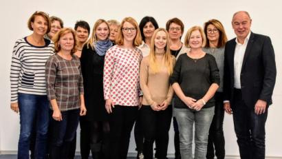 Bild: Kerstin Bayerl
Bürgermeister Roland Strehl zusammen mit dem Orga-Team und den Gemeinderatskandidatinnen.