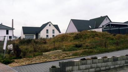 Bild: gf
Kaum Chancen hat ein Bauvorhaben, hier in der Johann-Gebhard-Straße im Baugebiet Sinterbühl ein Mehrfamilienhaus mit Tiefgarage zu bauen. Zu stark weicht der Plan von den Vorgaben des Bebauungsplanes ab.