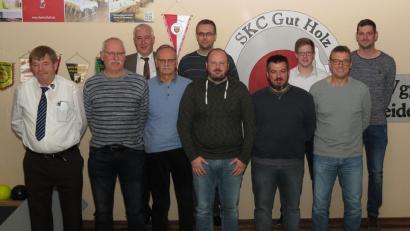 Bild: Dobmeier
Ehrungen und Neuwahlen stehen beim SKC Gut Holz SpVgg Weiden an. Tobias Lobinger (Vierter von rechts) führt den Sportkegelclub.