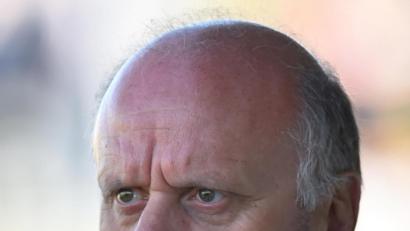 Bild: af
SpVgg-SV-Teammanager Hannes Beer hofft auf einen bespielbaren Platz: Die SpVgg SV Weiden will das Landesliga-Spitzenspiel gegen den ASV Neumarkt am Freitag unbedingt austragen.