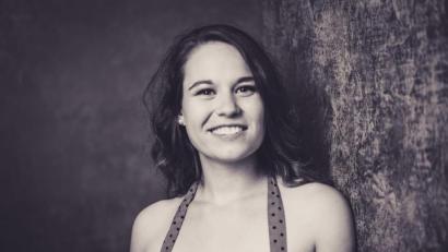 Bild: exb
"Welcome to Burlesque" und "So verliebt" aus "Kiss me, Kate" musste die 25-jährige Sarina Wagner beim Finale des Bundeswettbewerbs Gesang für die Jury zum Besten geben.