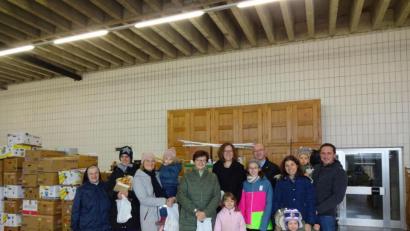 Bild: exb
Die Buben und Mädchen des Kindergartens St. Elisabeth in Erbendorf haben mit ihren Eltern Päckchen für Kinder in Rumänien gepackt.