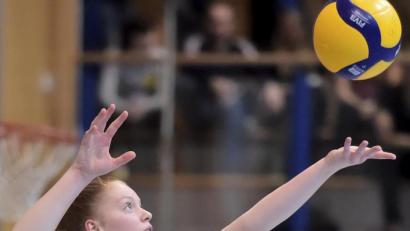 Bild: Hubert Ziegler
Aufschlag zum letzten Heimspiel der Hinrunde. Der SV Hahnbach (im Bild Lisa Kölbel) erwartet dabei den TSV Sonthofen II.