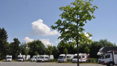 Bild: dob
Wohnmobilisten kommen gerne in die Pfalzgrafenstadt. Meist ist der Platz, neben der Stadthalle, sehr gut belegt.